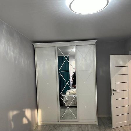 Стильная Квартира На Позняках Газ И Низкий Этаж Kyiv Exterior photo