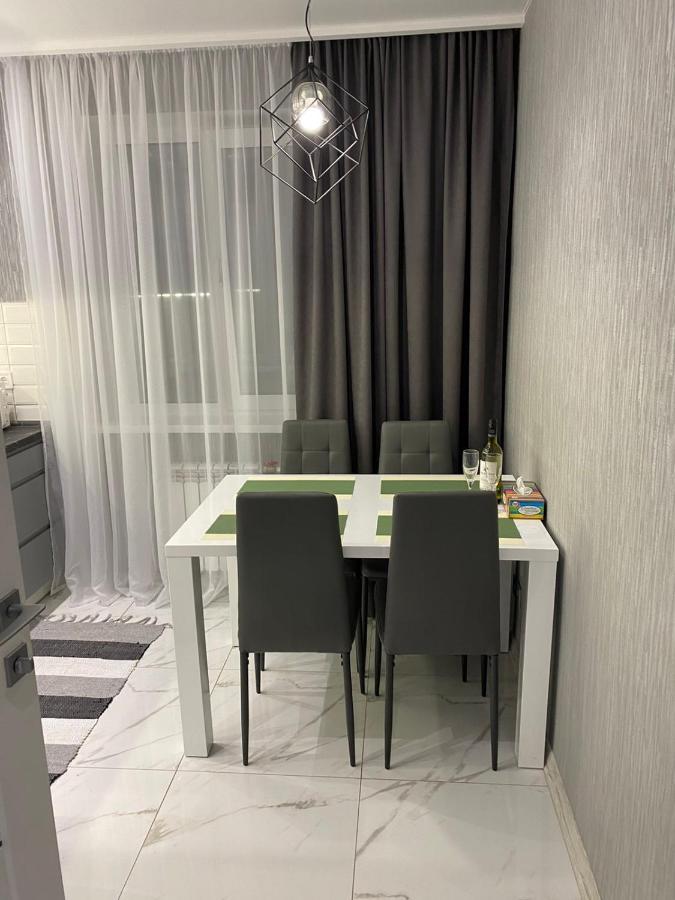 Стильная Квартира На Позняках Газ И Низкий Этаж Kyiv Exterior photo